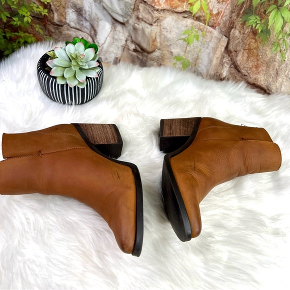 STEVE MADDEN Pawel Tan Block Heel Ankle Boots, 8M - Picture 13 of 13